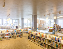 黒部市立あおーよ図書館 雑誌コーナー