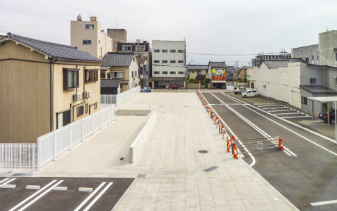 くろべ市民交流センター エントランスホール・施設外広場